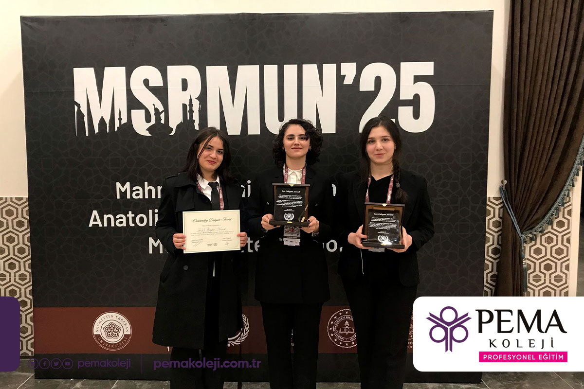 MSRMUN'25 İngilizce Konferansı'na dört öğrencimizle katıldık